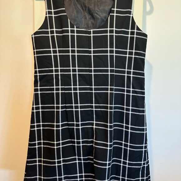 Black and White Plaid Sleeveless Dress - Picture 3 of 5